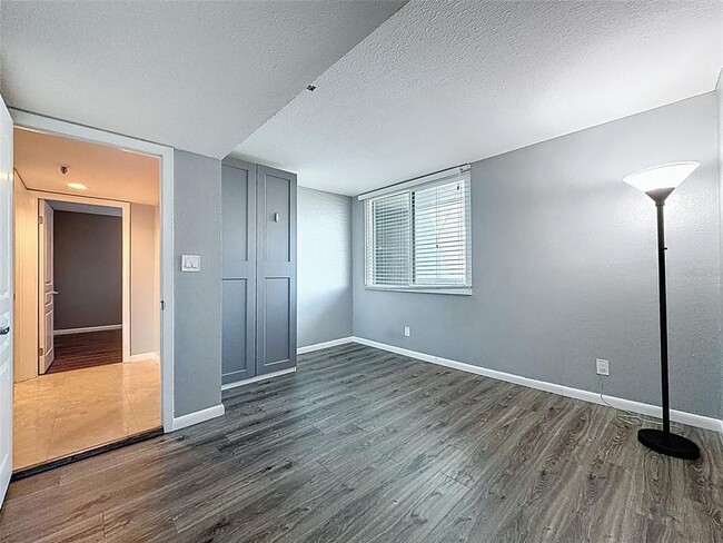 Building Photo - 201 W Laurel St