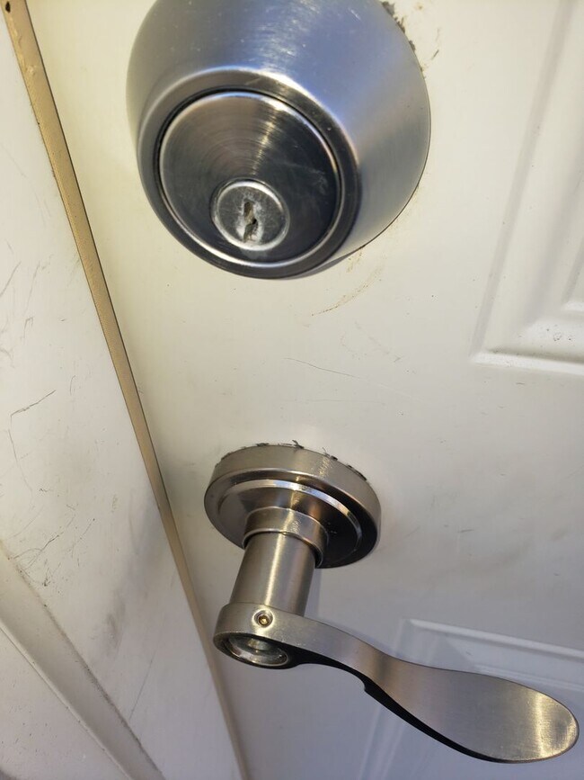 Building Photo - 2 BR 1 1/2 Bath 2 Story Available Now!