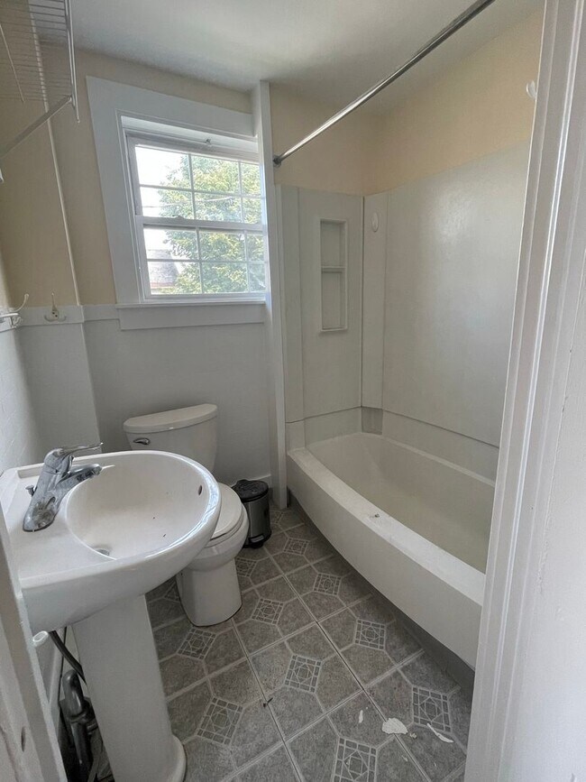 Building Photo - 113 Elmwood Ave