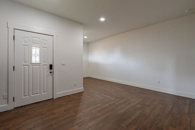 Building Photo - Tip Tier Views at this Beautiful 4 bedroom, 3 bathroom home in Central East Austin!!!