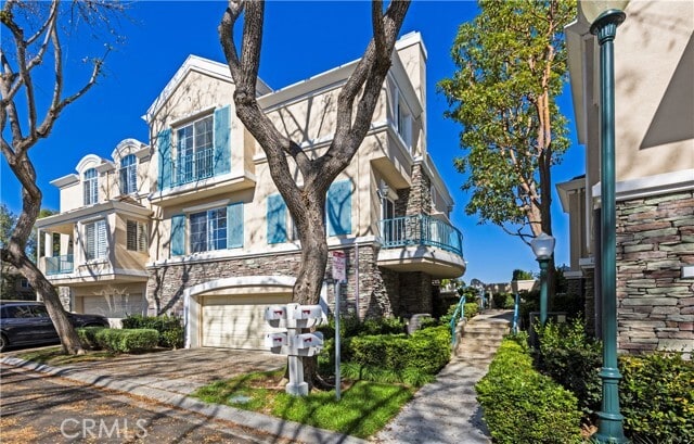 Building Photo - 4 Chandon