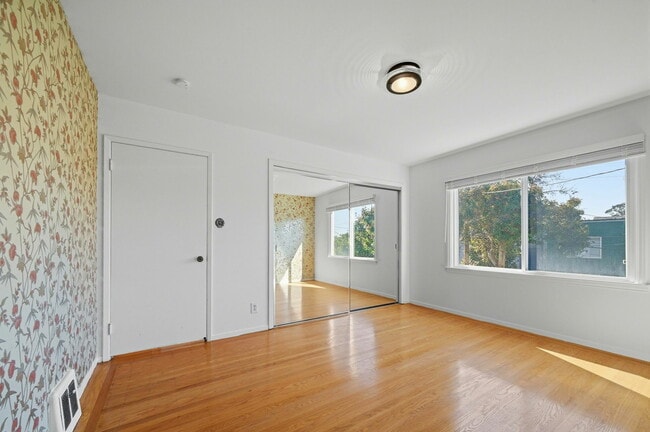 Building Photo - 72 Huntington Dr