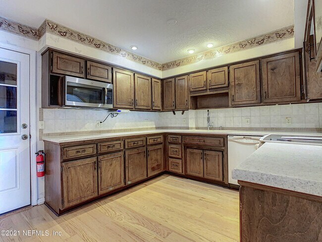 Building Photo - 16 Fox Valley Dr