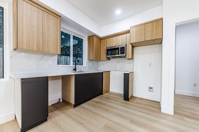 Building Photo - 1658 S. Hayworth