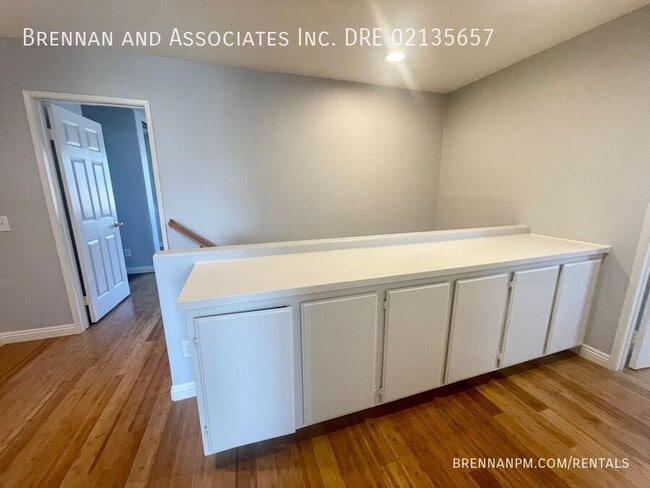 Building Photo - 1533 Applegate St