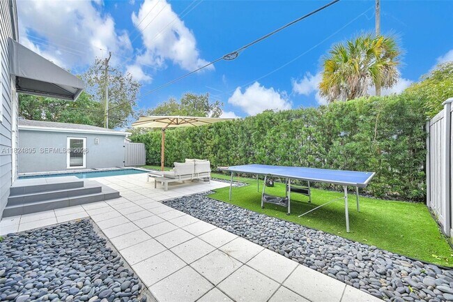 Building Photo - 150 NE 50th St