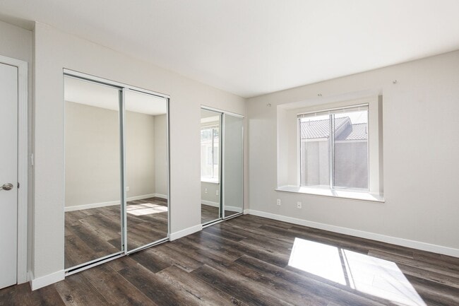 Building Photo - 2nd floor 2 bedroom unit in NW with easy access to Summerlin Pkwy and the 95/I-11