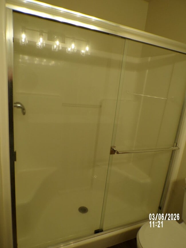 Building Photo - Newly remodeled Meadows Townhome