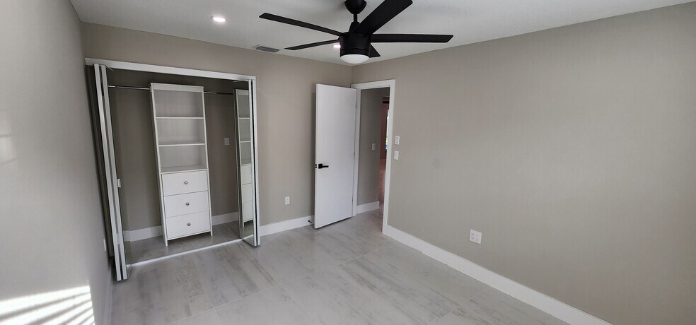 Building Photo - 4270 Kingston Ct