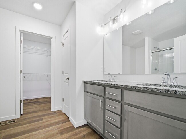 Building Photo - 784 Hoffman Hills Blvd