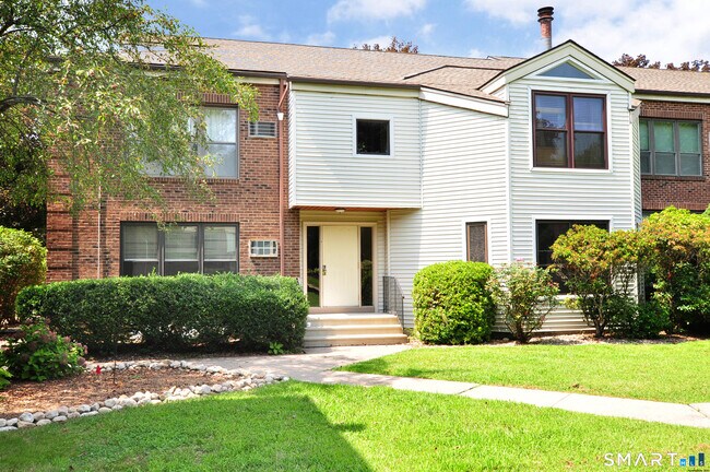 Building Photo - 71 Wellington Dr