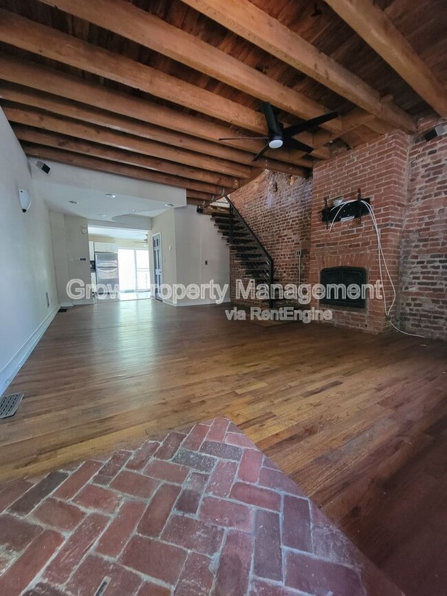 Building Photo - 1019 S 10th St