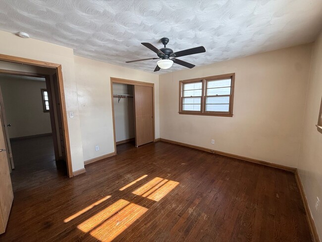 Building Photo - Available now 2 bedroom 2 bathroom 1 car garage fenced in backyard