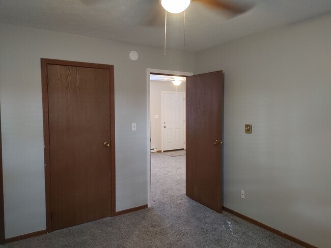 Building Photo - 512 9th Ave