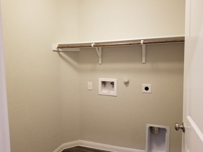 Building Photo - 210 Holland Pk