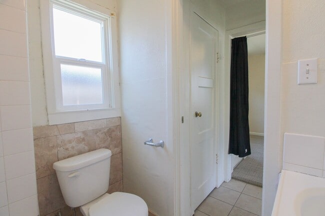 Building Photo - 1 Bed, 1 Bath Cottage in Grover Beach