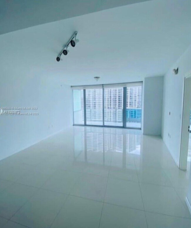 Building Photo - 200 Biscayne Blvd Way