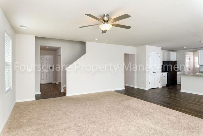 Building Photo - Spacious 3-Bed Home with Loft, Modern Kitc...