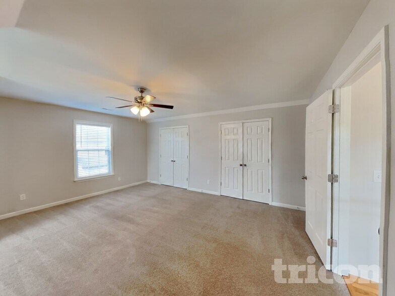 Building Photo - 4412 Spring Cove Dr