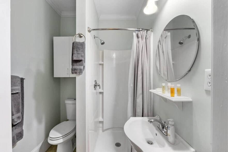 Building Photo - 800 Magnolia Ave