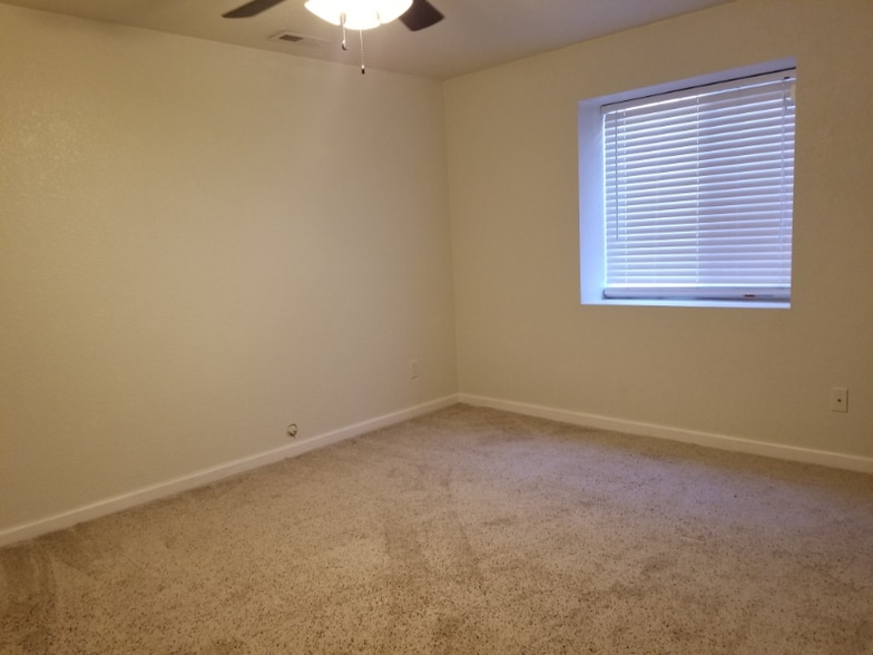 Building Photo - 7398 Coral Ridge Dr