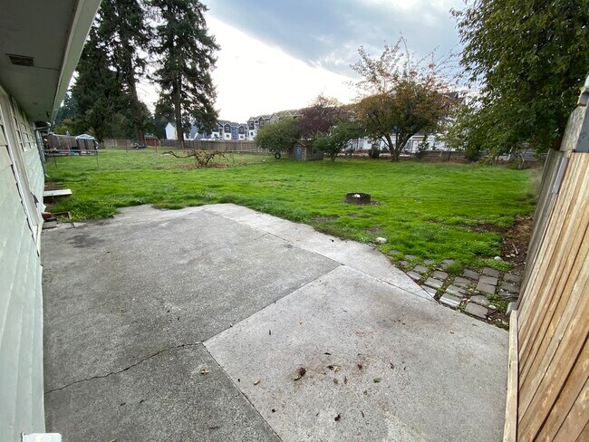 Building Photo - 309 Choker St SE