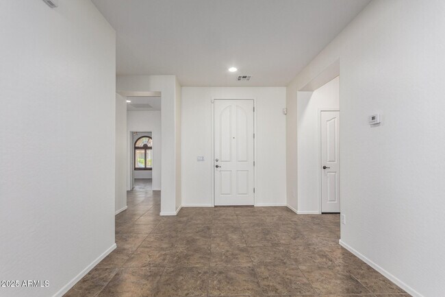 Building Photo - 15668 W Meadowbrook Ave