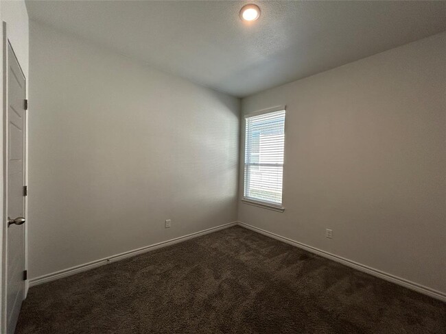 Building Photo - 2232 Hornbeam St
