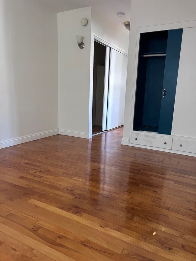 Building Photo - 5549 Costello Ave