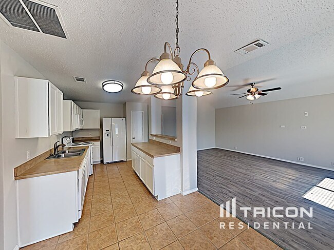Building Photo - 704 River Run Dr