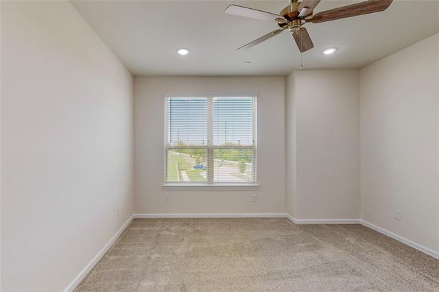 Building Photo - 16184 Doe Lk Dr