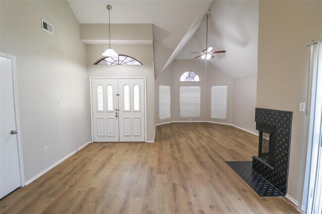Building Photo - 1546 Ridgebriar Dr
