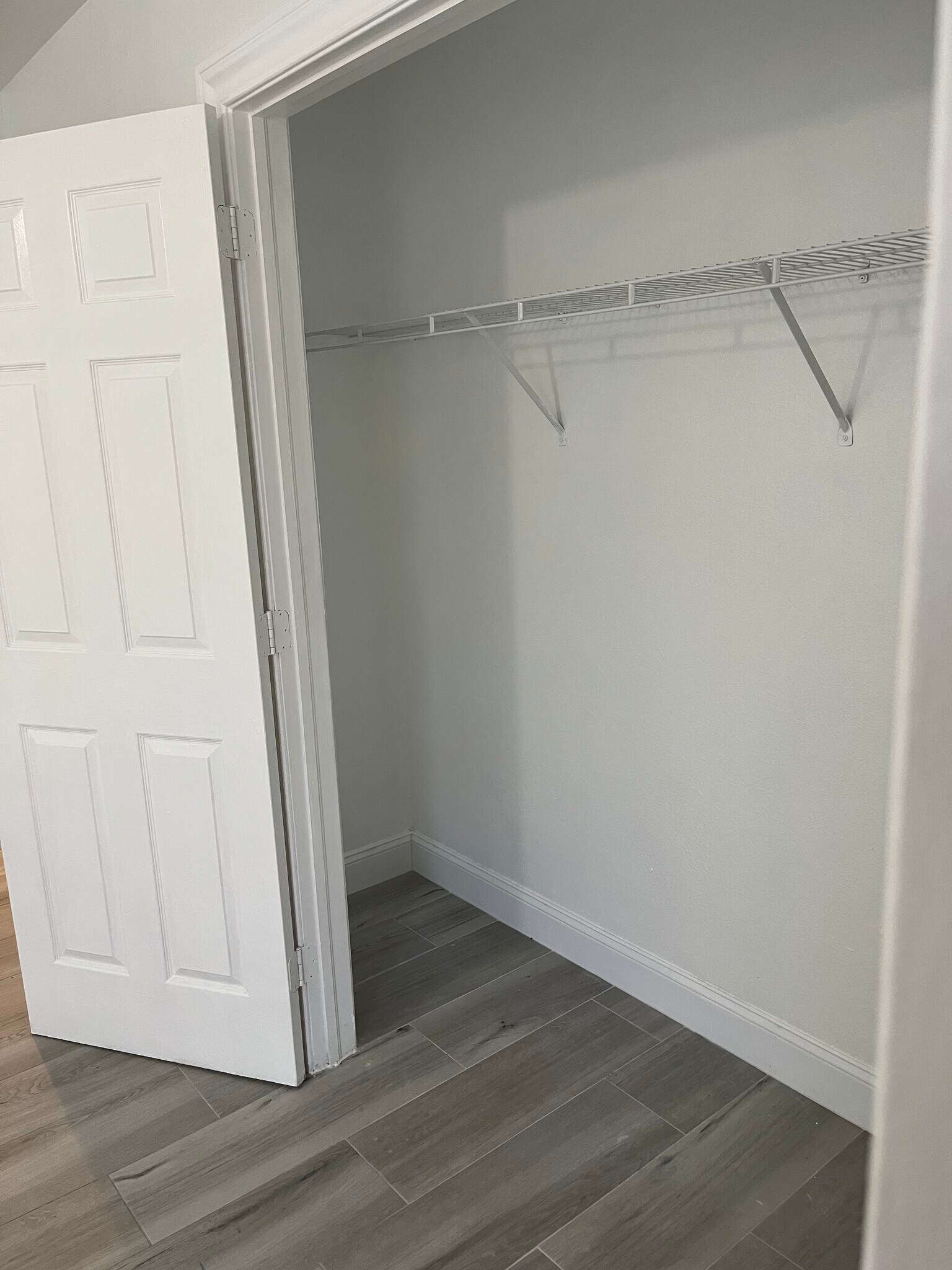 Building Photo - 4712 Golfview Blvd