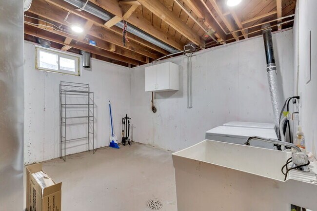 Building Photo - 7482 Beach Ct
