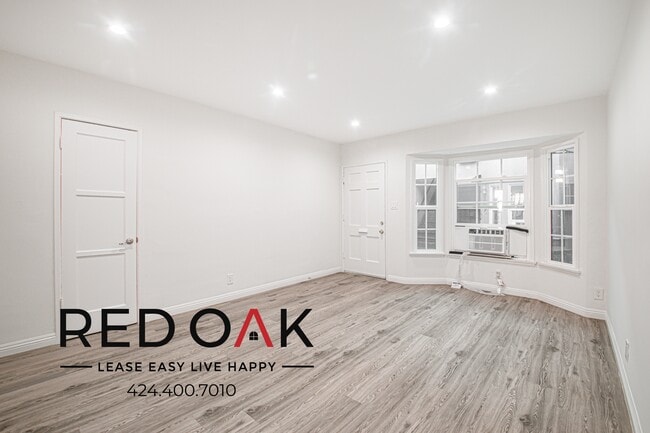 Primary Photo - 2601 W 48th St