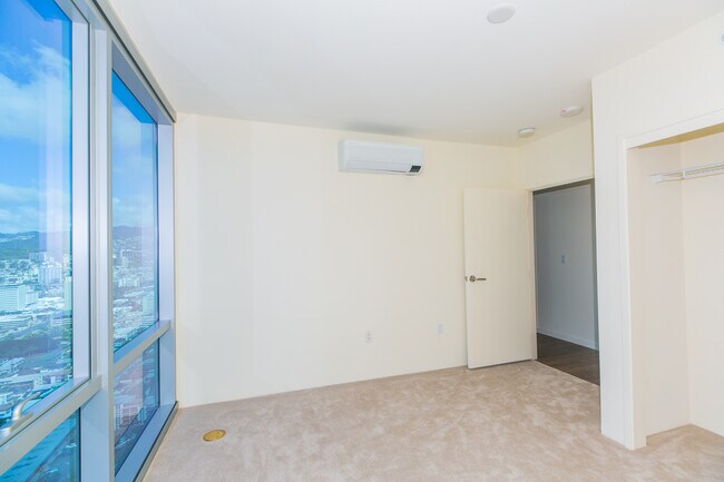 Building Photo - 1391 Kapiolani Blvd