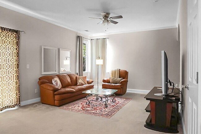 Building Photo - 1519 Thoroughbred Blvd