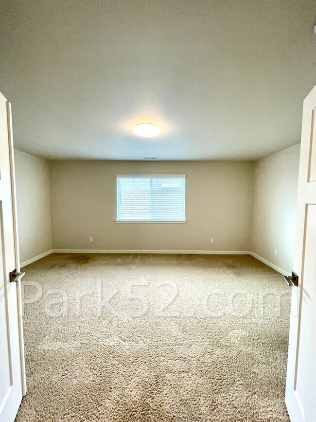 Building Photo - $500 Off First Full Month! 4 Bedroom Singl...