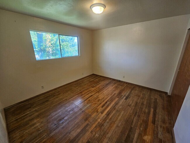 Building Photo - 3 Bedroom 1 Bathroom Home For Rent in Tehama!