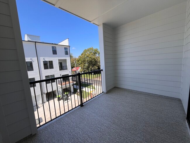 Building Photo - 1204 S Person St