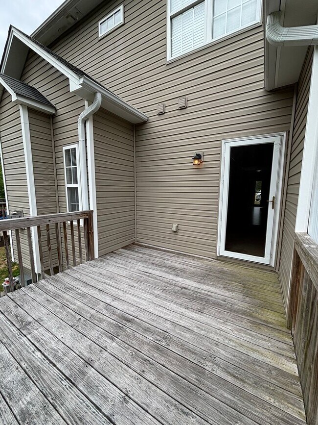 Building Photo - 402 Beaumont Cir