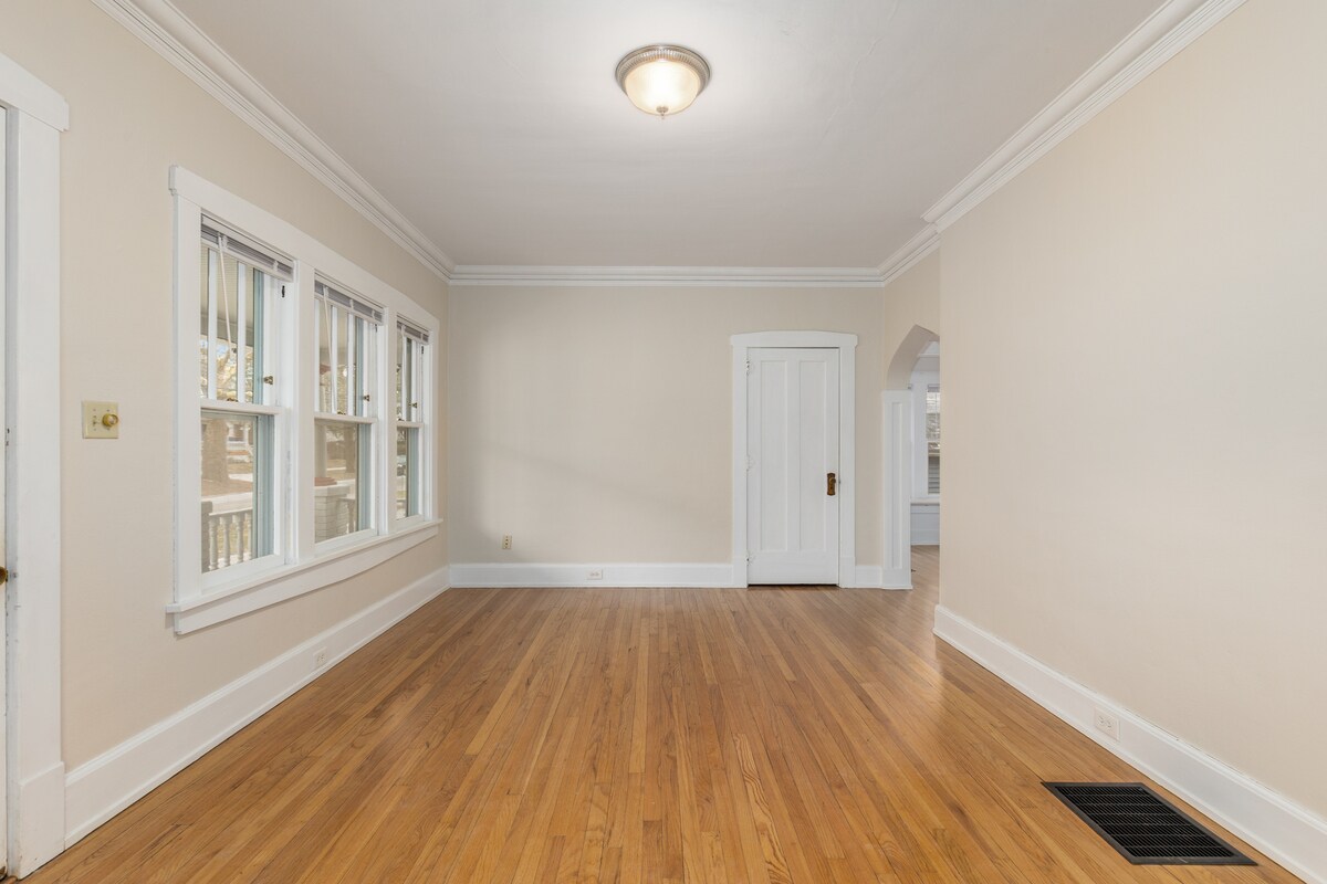 Building Photo - 1349 Portland Ave NE