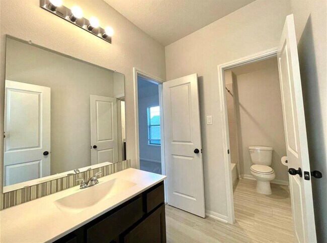 Building Photo - 7027 House Wren Ct