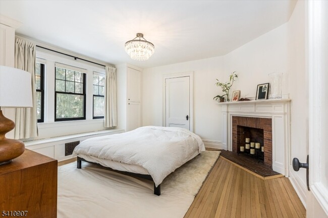 Building Photo - 11 Upper Mountain Ave