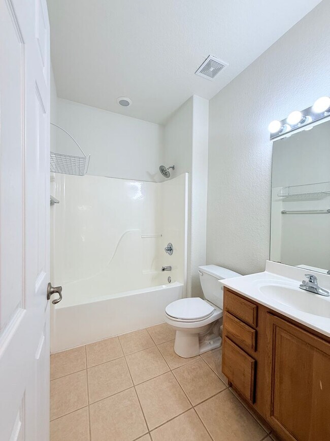 Building Photo - 927-MF2-E2