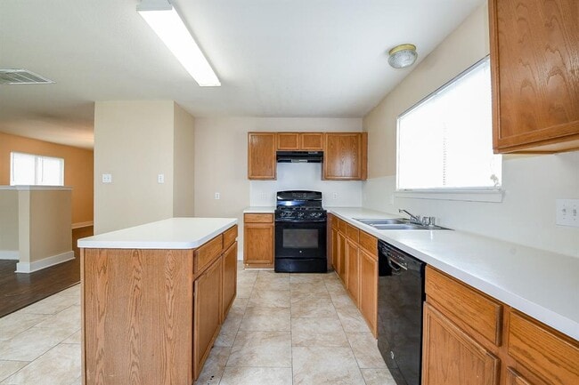 Building Photo - 5830 Silver Oak
