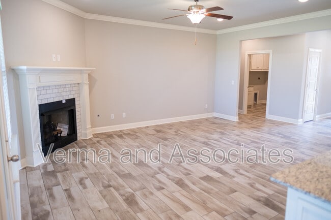 Building Photo - 940 E Skyline Lp