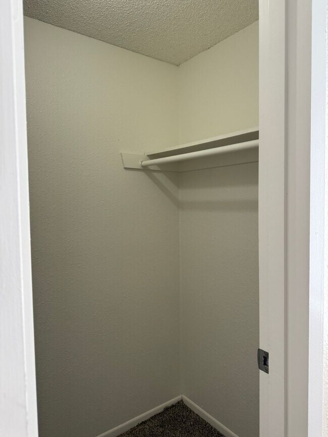 Building Photo - 3619 Villa Knolls E Dr