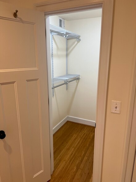 walk-in Closet - 2726 N Harrison St