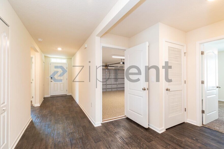 Building Photo - Unit